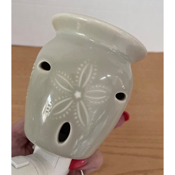 Scentsy Sand Dollar Ceramic Plug-In Wax Warmer Night Light Beach Decor Retired - Picture 3 of 7